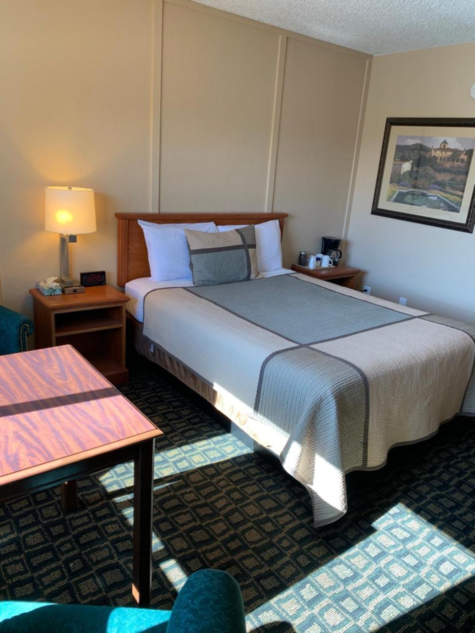 Townhouse Inn & Suites Klamath Falls Exterior photo